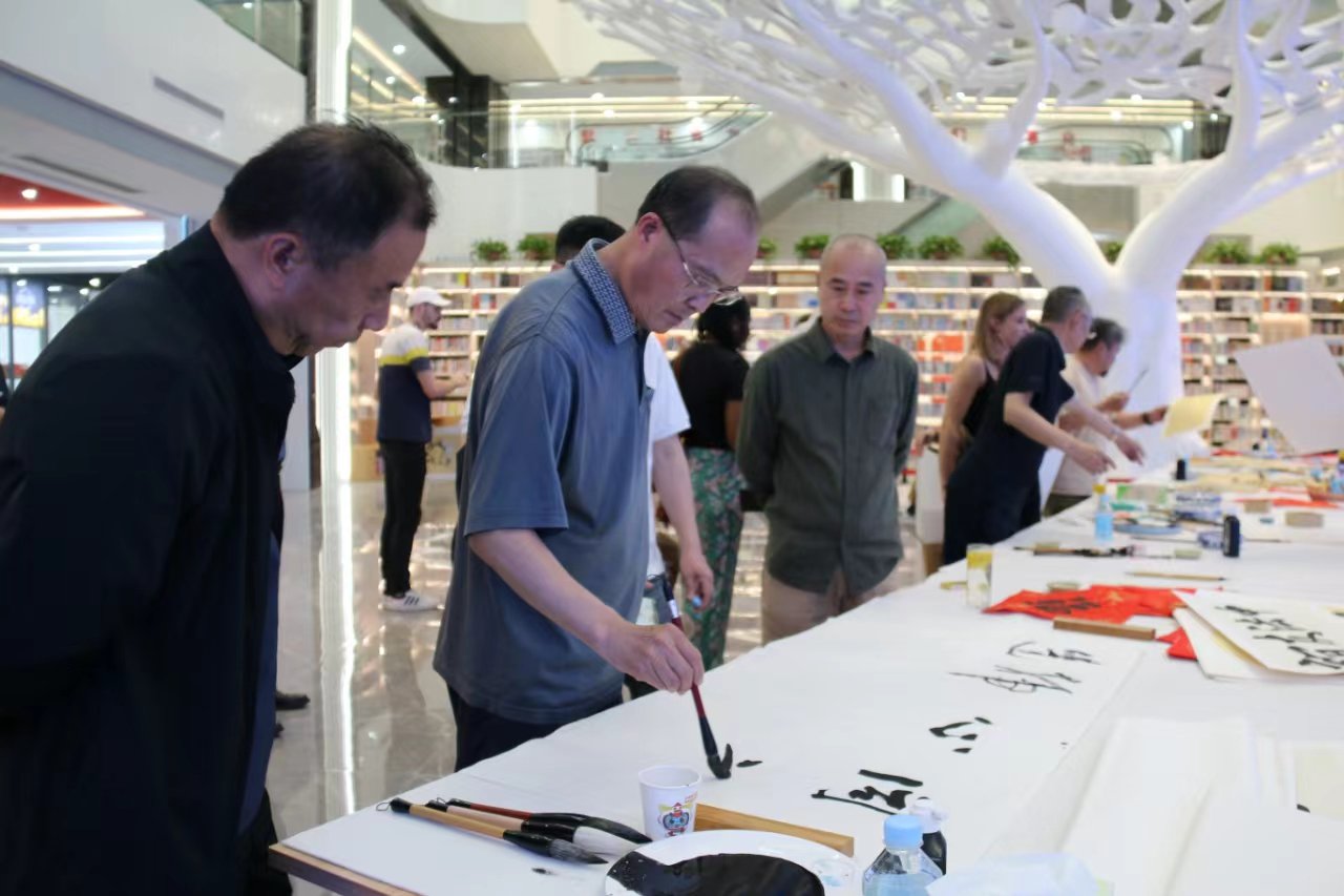 法国青少年中国书法绘画交流活成功举办