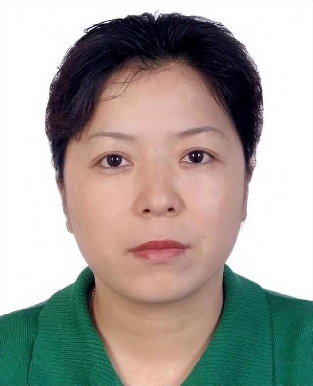 犯罪嫌疑人:殷荷花,绰号:"七姐",女,1968年2月26日出生,汉族,濂溪区