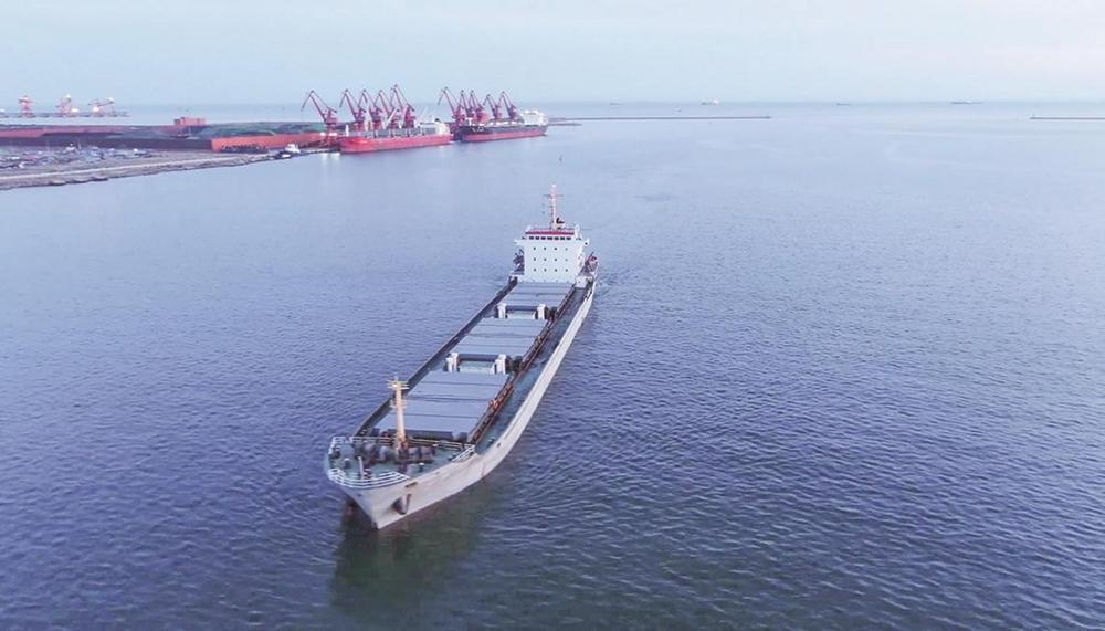通过海运等方式实现运输结构低碳化。 首钢京唐公司供图