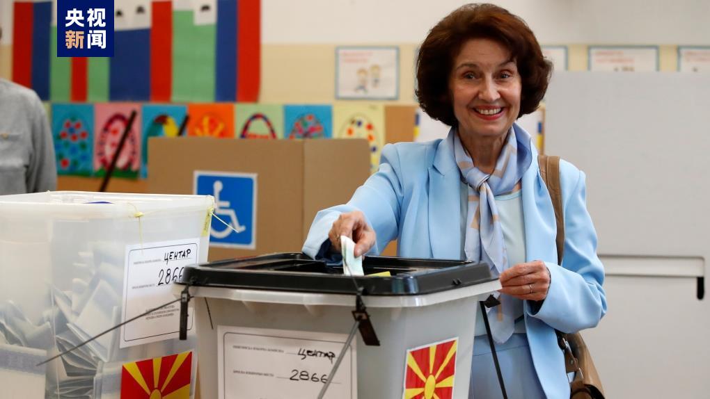 北马其顿新总统达夫科娃宣誓就职