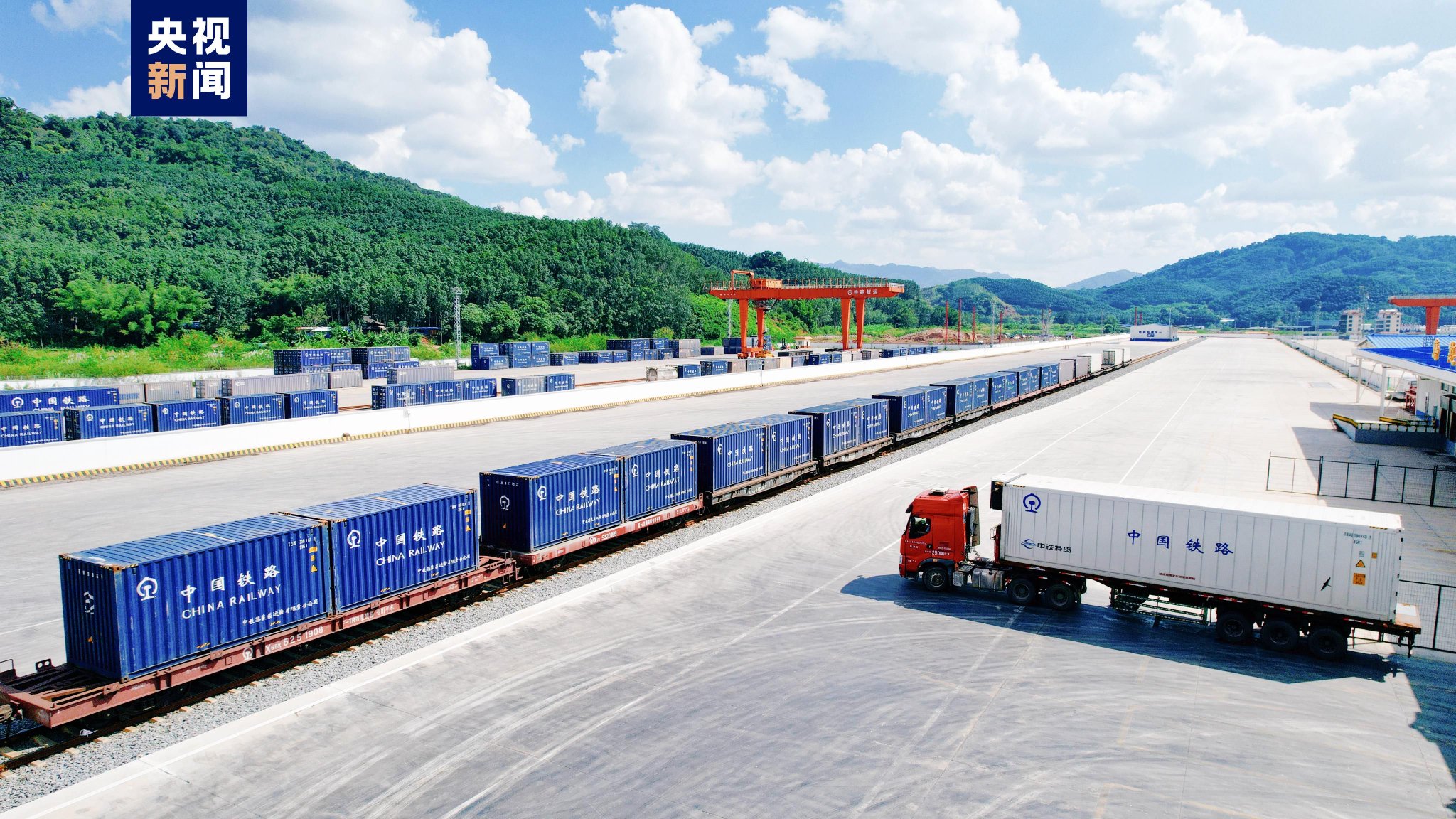 吃到老挝水果最快仅需26小时 中老铁路货物运输强劲