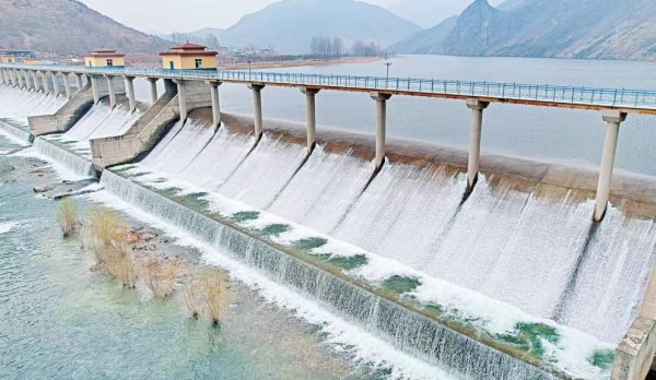 卢龙县卢龙镇灌溉主干渠与桃林口水库连接处. 记者 方竟凯 摄