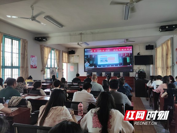 溆浦县观音阁镇中学的老师们线上参与活动。