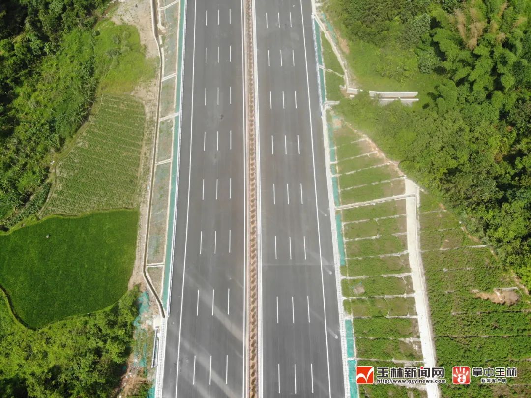 双向八车道,设计时速120公里,这条高速6月通车
