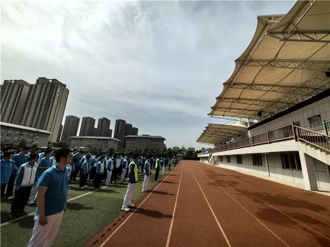 防震疏散演练 筑牢安全防线——西安高级中学防震减灾疏散演练