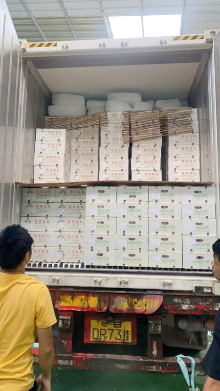 荔枝季,赖启春的拼多多店铺每天都打包好发货.