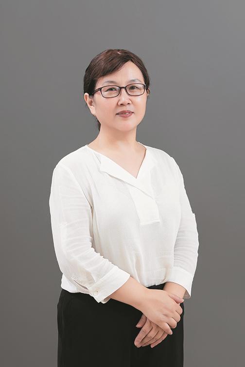 钱晓梅    曾任教于江苏省镇江第一中学,中学高级数学教师,长期从事