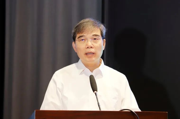 林如海主持开幕式联想集团首席工程师辛志峰作主旨报告府谷县委常委