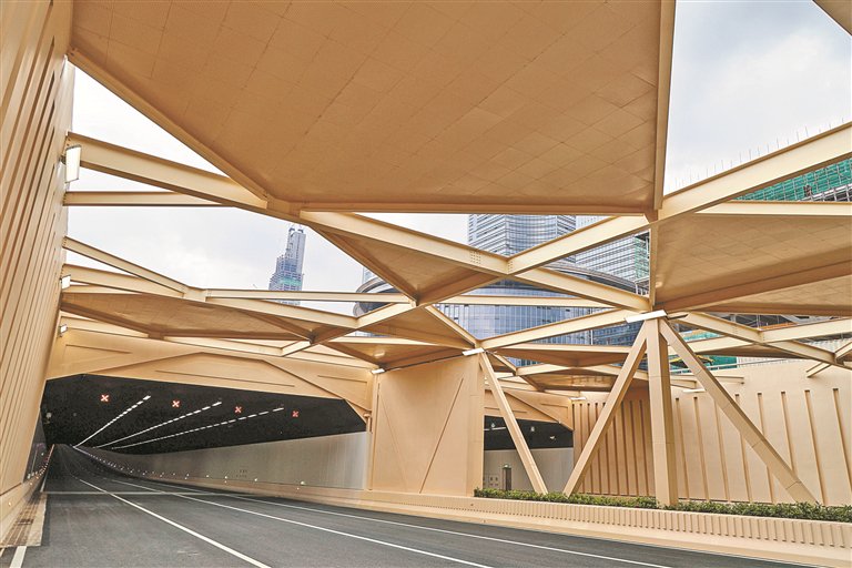 图为隧道出入口处"引景入城"设计. 深圳特区报记者 刘羽洁 摄