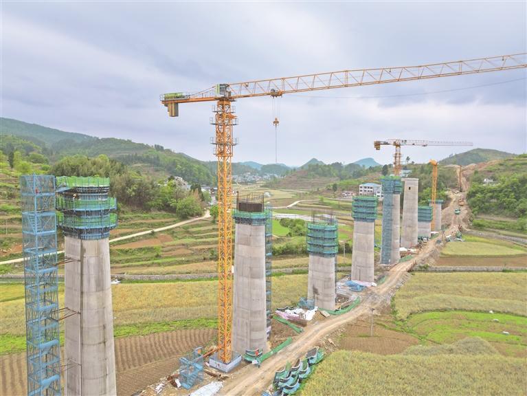 瓮马铁路延伸线有序建设