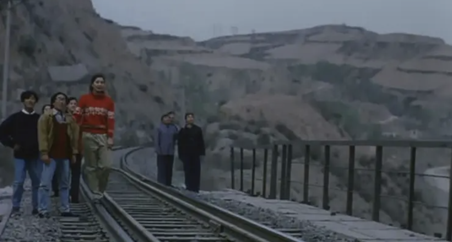 贾樟柯电影《站台》这也是为何,当我们看到县城文学照片里,昏暗的色调
