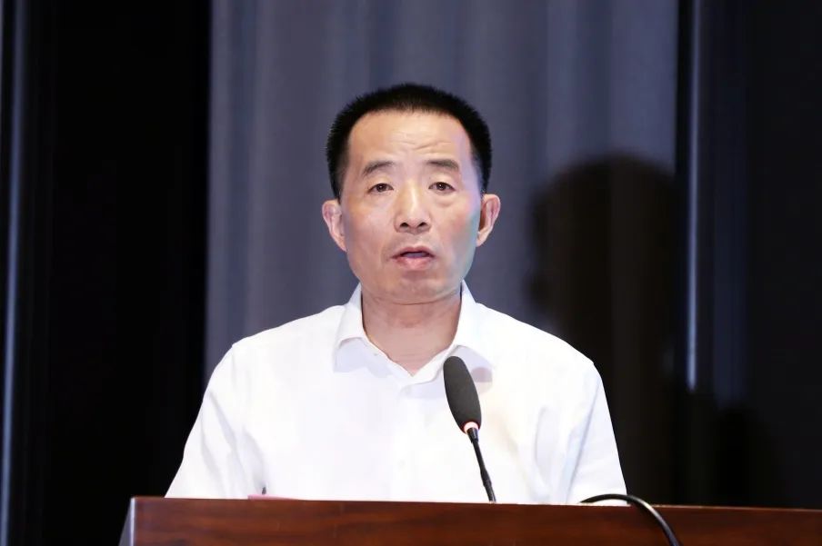 池州市委副书记,市长贺东致辞贺东在致辞中简要介绍了池州经济社会