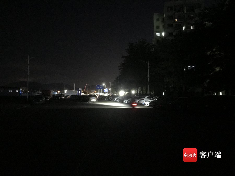 陵水一小区门外道路灯光暗 市民盼增设路灯