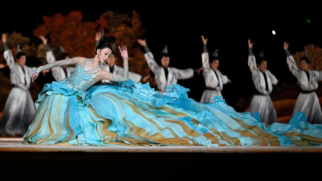 不止马面裙,中华服饰缘何美了几千年?