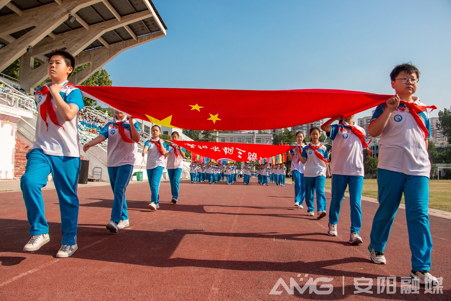 图为运动会入场仪式现场.