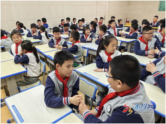 全环境立德树人|烟台市芝罘区建昌街小学开展心理健康活动月专家进