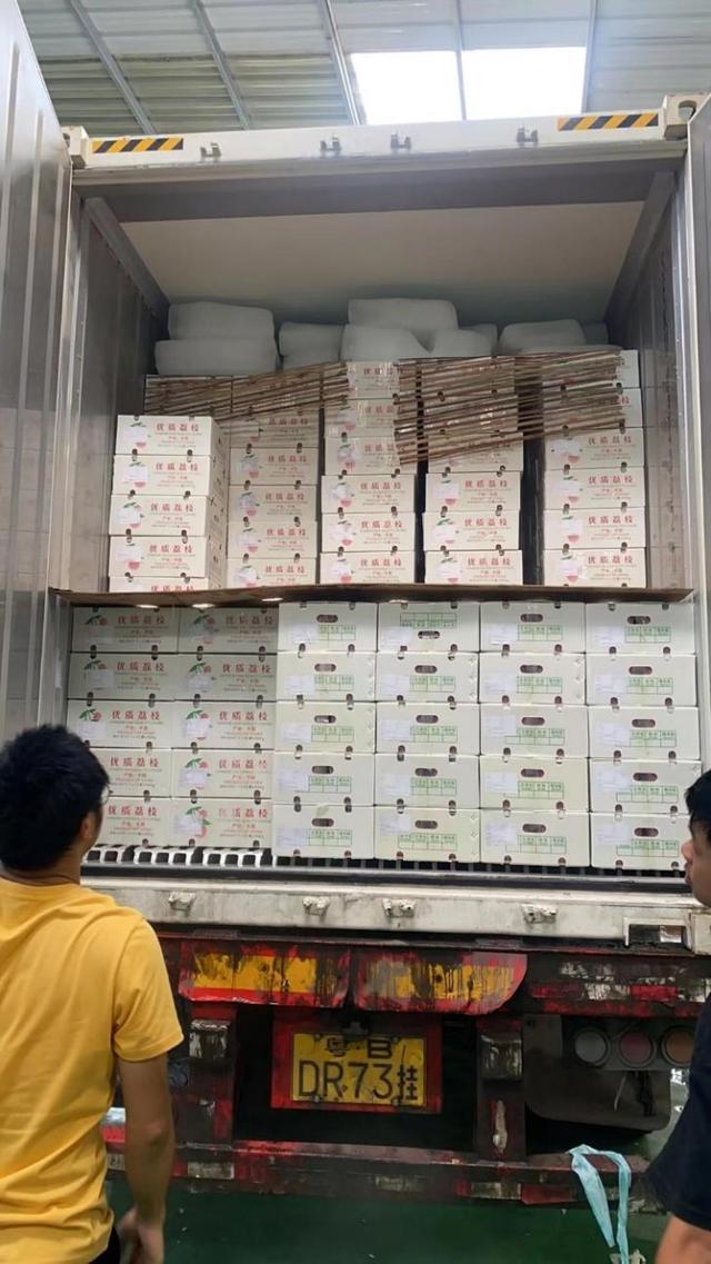 荔枝季,赖启春的拼多多店铺每天都打包好发货.赖启春 | 摄