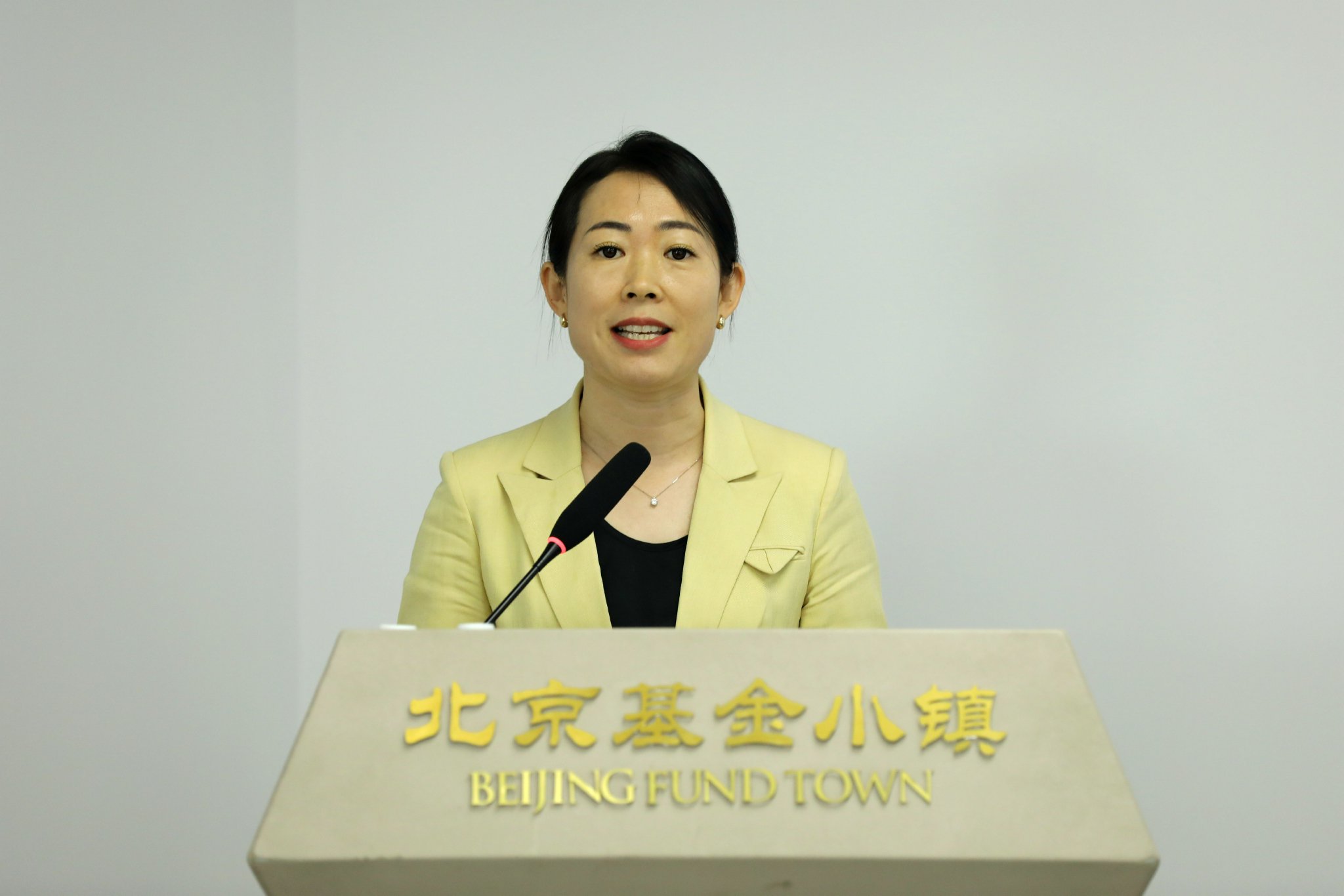 68686868八亿时空副总经理,董事会秘书薛秀媛在活动上发言钱
