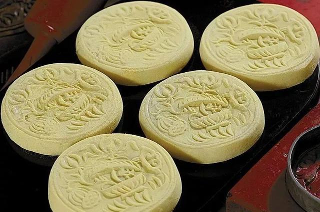 舌尖上海丨老上海糕团盘点,口口侪是小辰光咪道!