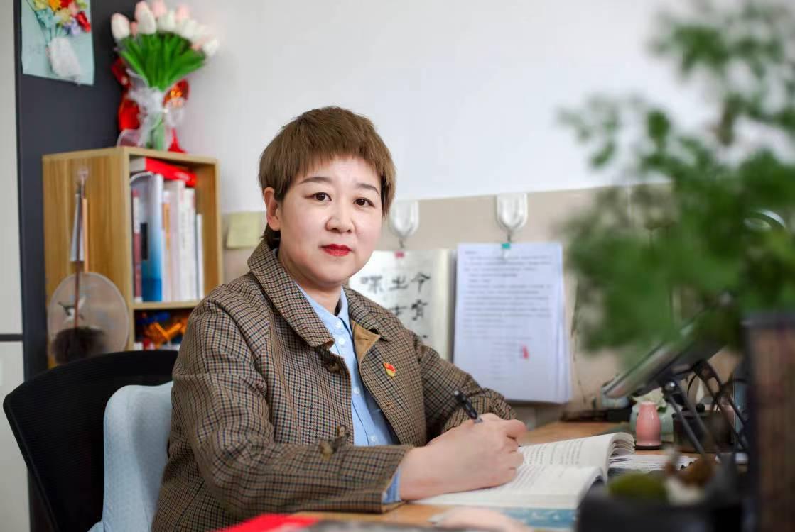 守望教育的初心——记烟台一职专模范班主任孙静