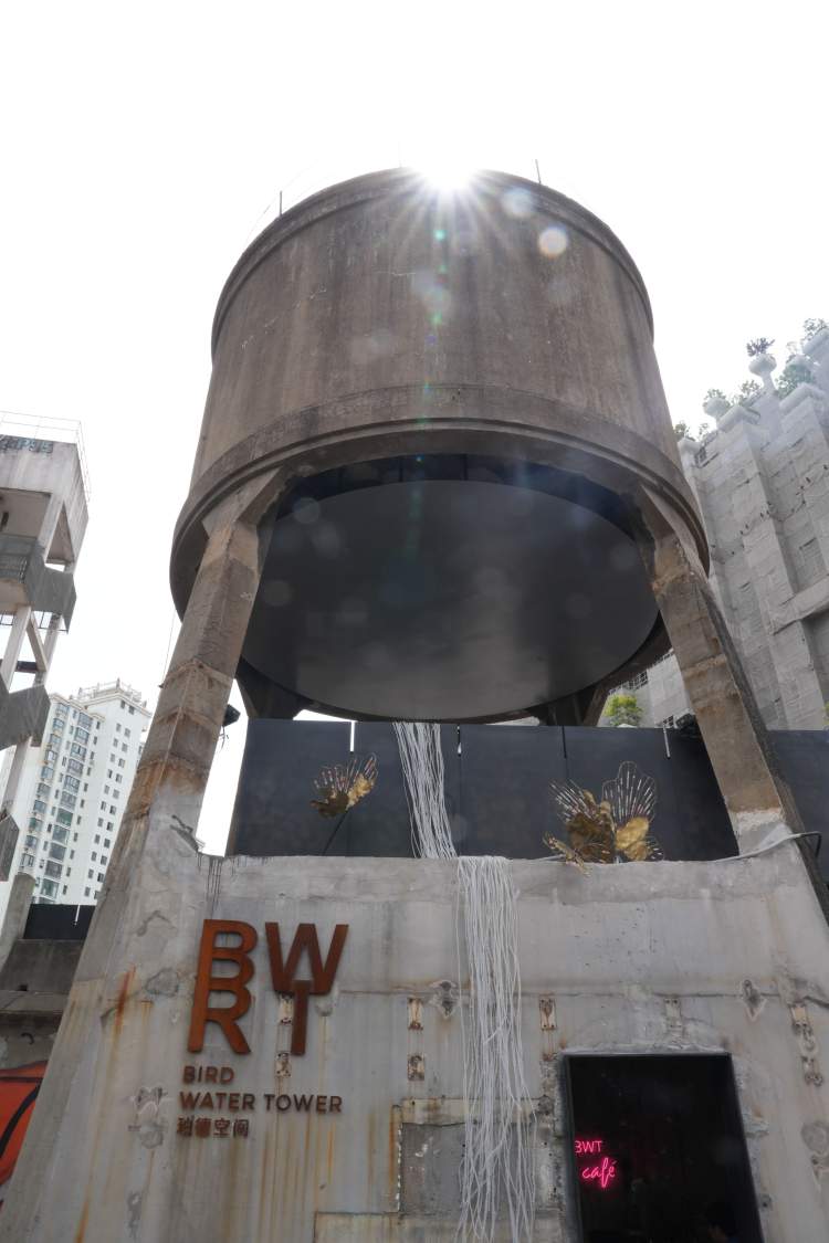 2000年,纺织厂转型成创意园后,该水塔除了曾被用作办公仓储外并未对