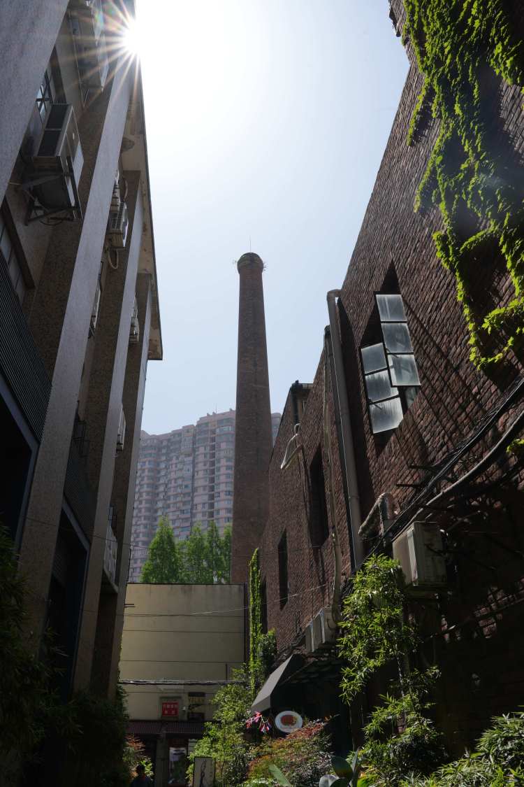 当水塔遇见咖啡馆,烟囱牵手非遗展陈…… m50园区内"家底"老建筑焕新