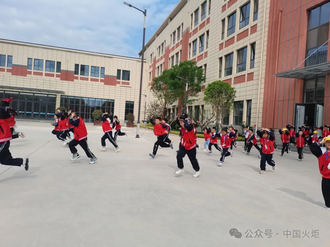 6陕西省宝鸡市5月14日上午,陈仓区县功街道社区关工委邀请互联互动