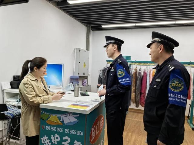 青岛地铁公安辽阳东路站派出所开展打击和防范经济犯罪宣传日活动