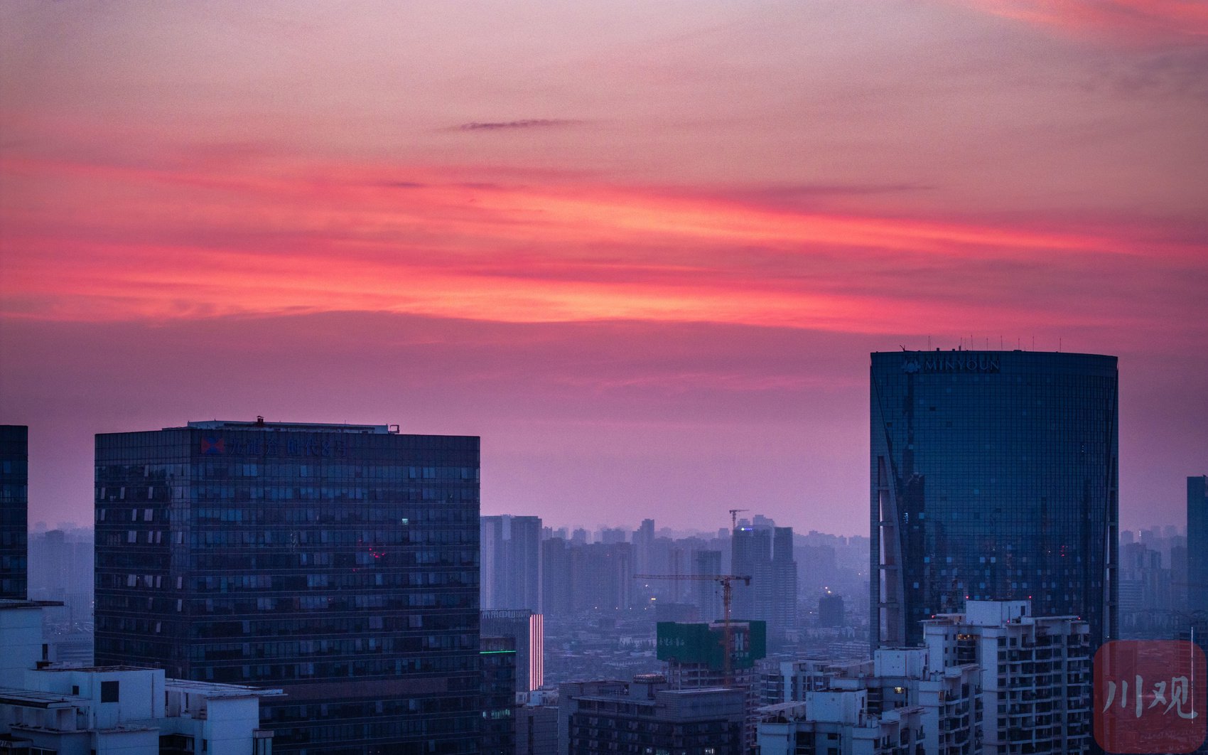 C视频|晨晖泛早霞 日出红满天_新浪财经_新浪网