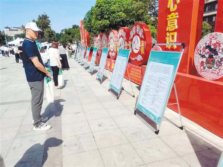 活动现场 记者 郭旭 摄5月14日,2024年西安市公共机构节能宣传周启动