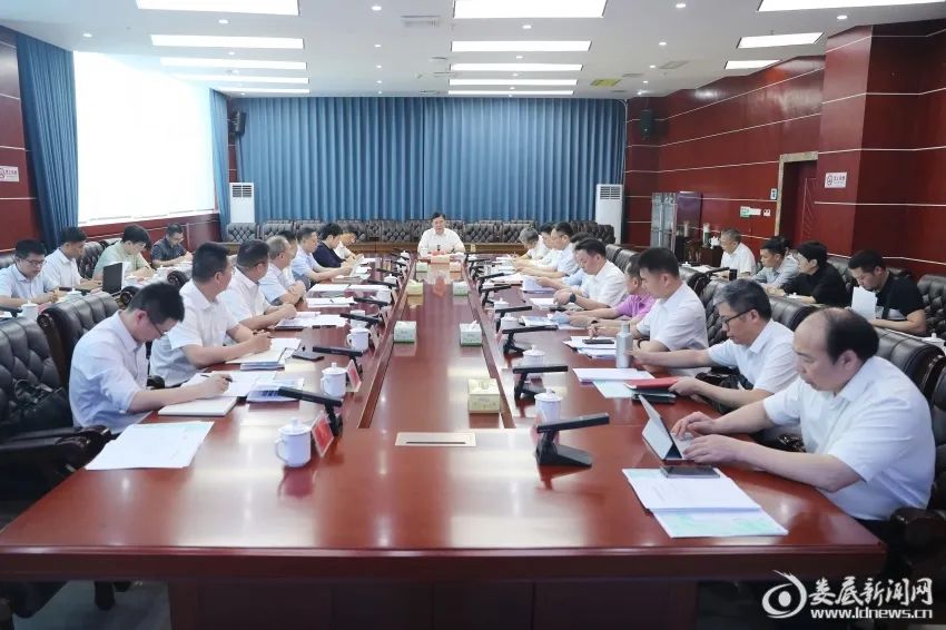 5月14日,娄底市委书记邹文辉主持召开会议,专题听取涟水复航项目