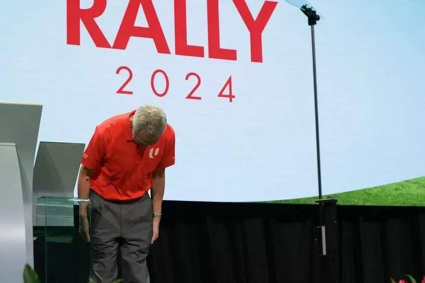 并利用人民行动党在今年11月21日建党70周年的窗口时机,来推高支持率