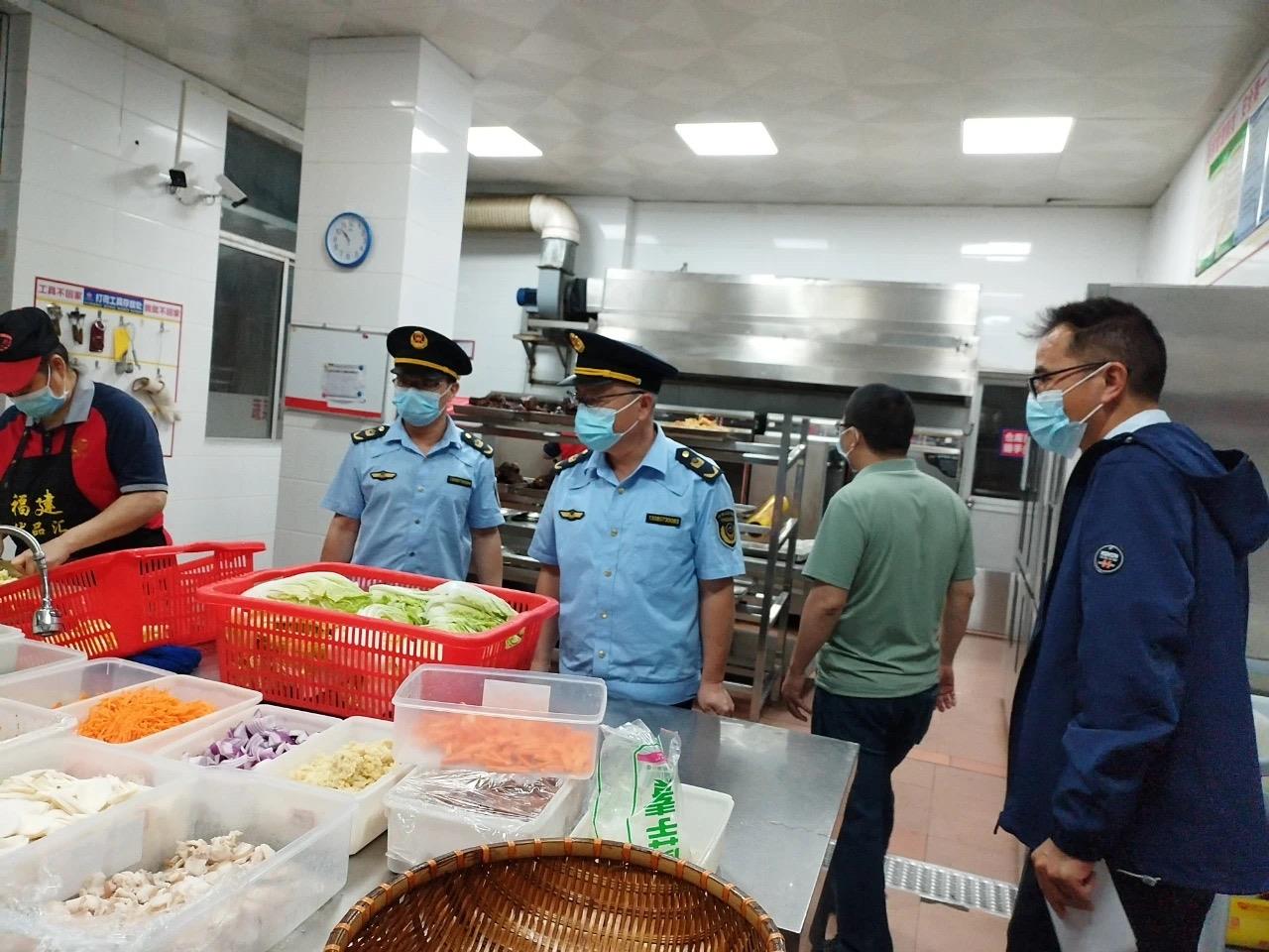 校园食品安全 | 福建龙岩:开展直击校园后厨统一行动