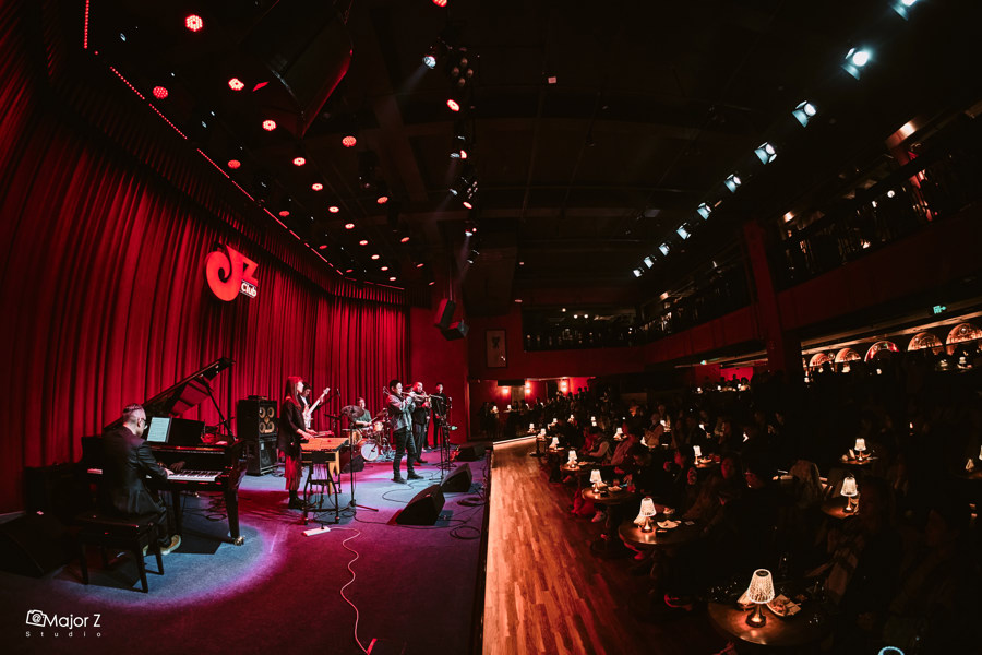 jz club来到衡山路,让人不禁想起十几年前风靡一时的"衡山路酒吧街".