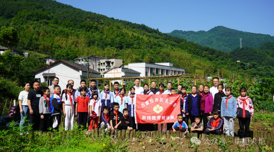5甘肃省天水市5月11日,清水县检察院关工委同甘肃陇清律师事务所在原