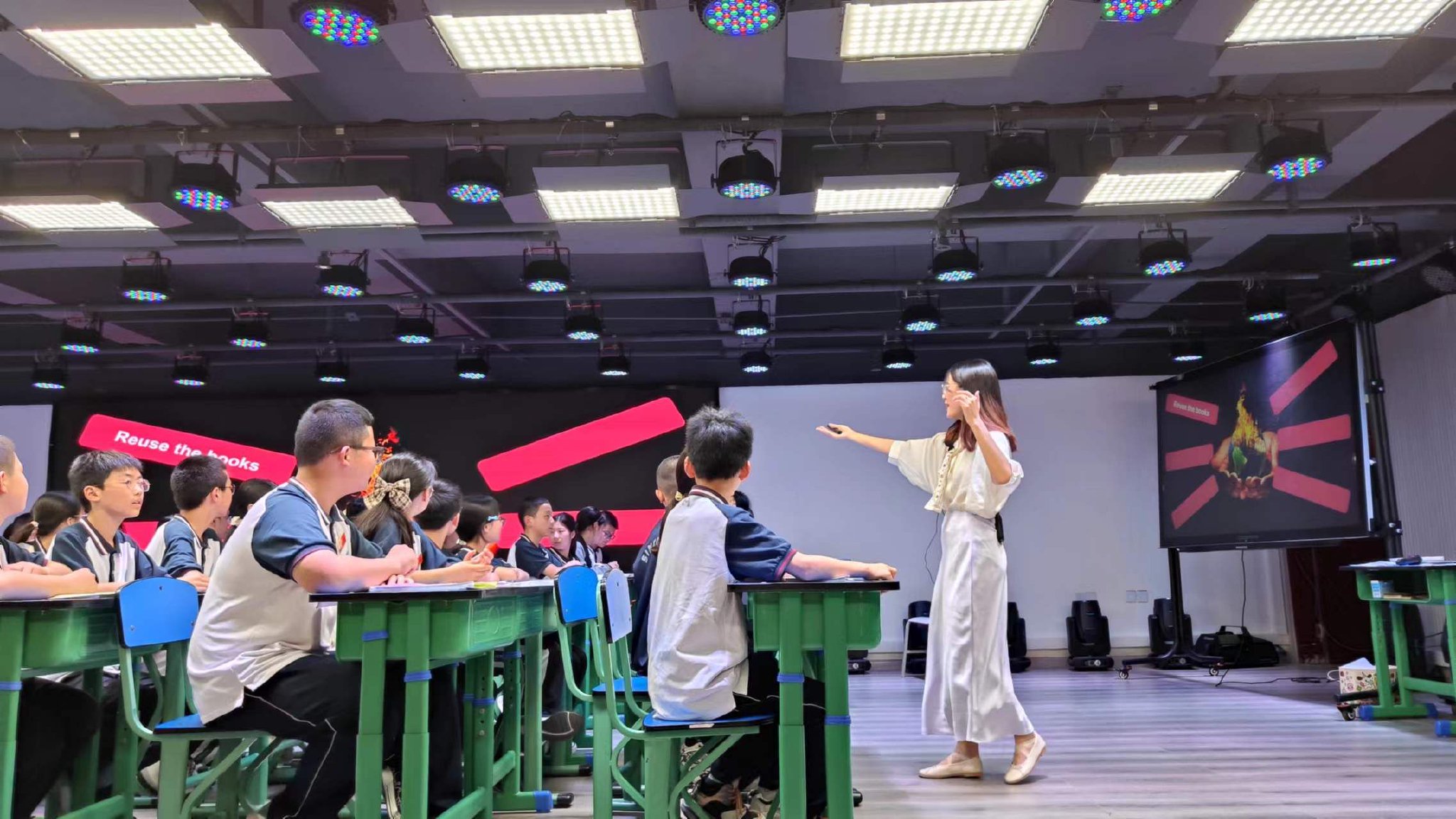下的初中英语听说课堂"教学展示活动在绵阳市第二中学金家林校区举行