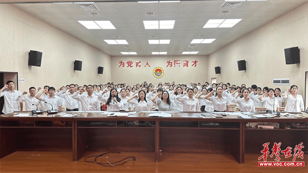 隆回县梨子园实验学校开展"师德师风"专题教育培训活动