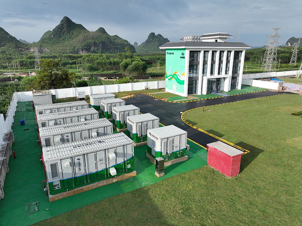 图为我国首个大容量钠离子电池储能电站——伏林钠离子电池储能电站。