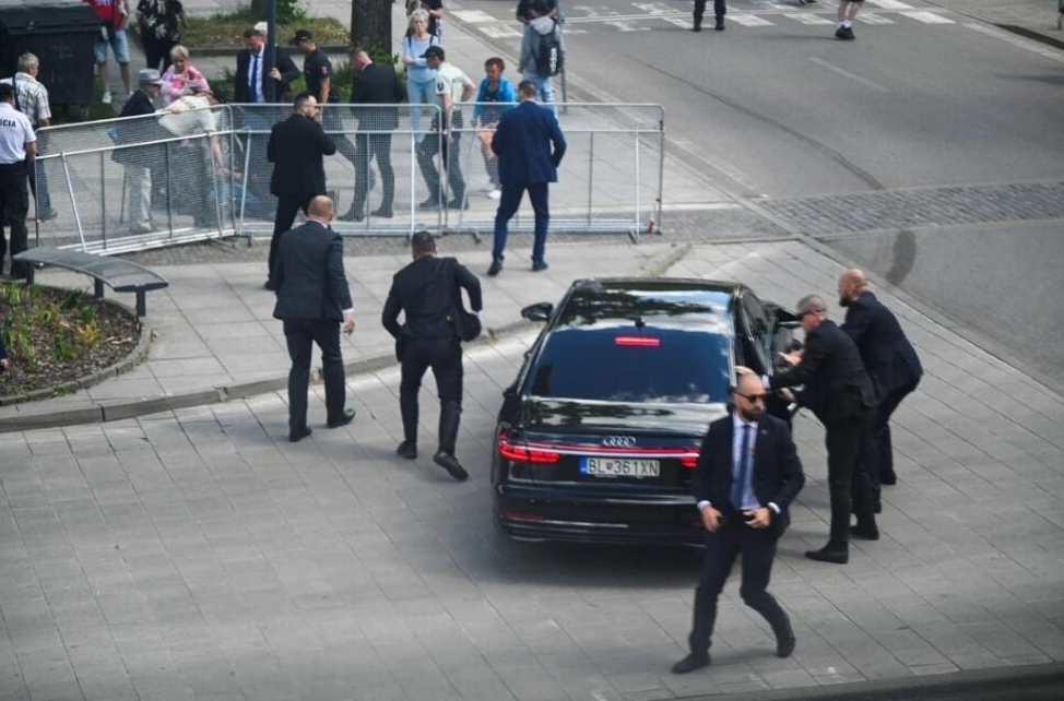 斯洛伐克总理身中多枪，有生命危险！开枪男子已被捕，目击者：他的胸部和头部好像在流血