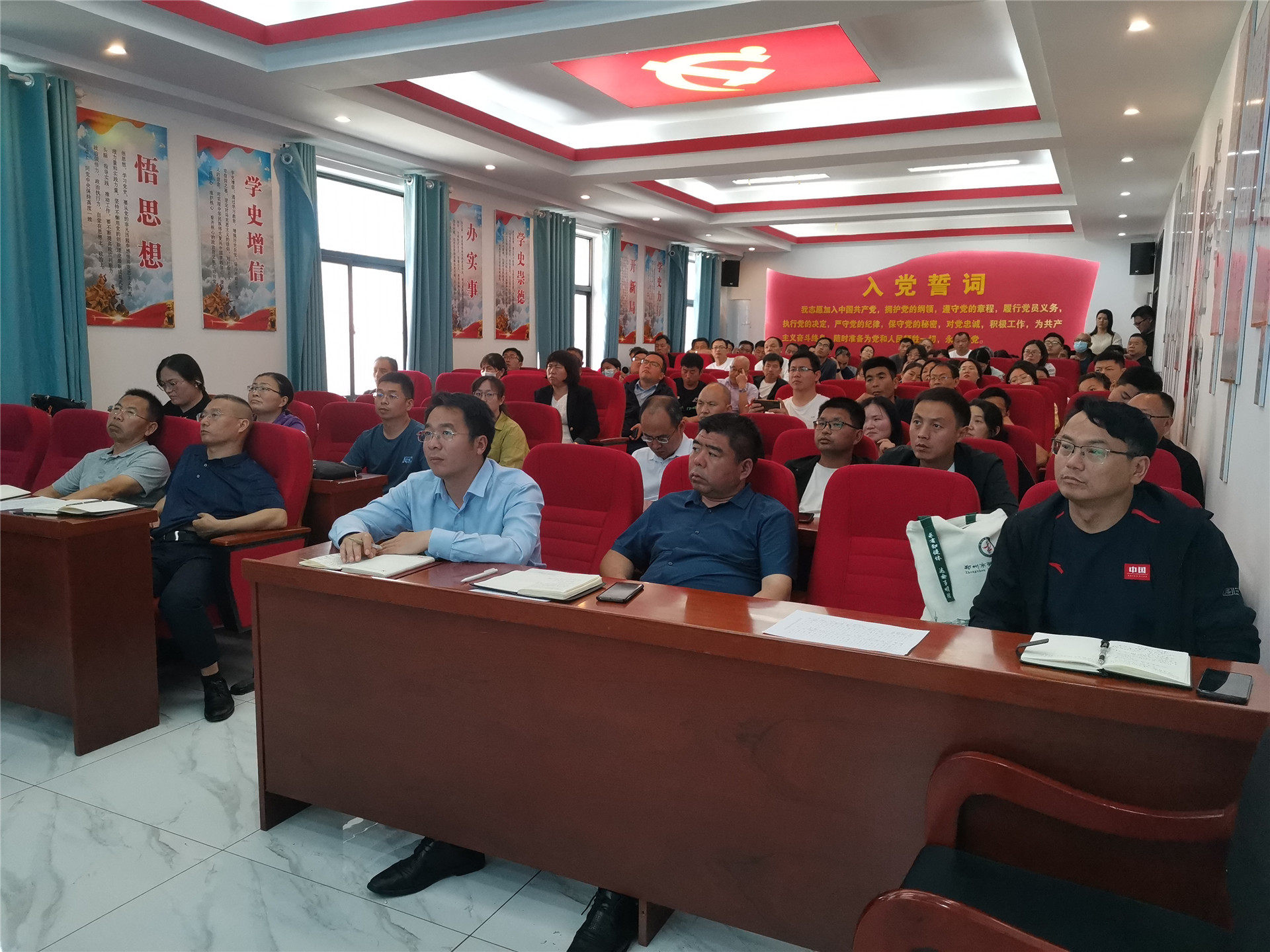 河南省敬小娟名班主任工作室成员赴民权县高级中学开展研讨交流活动