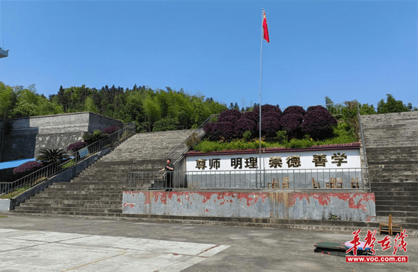 朱亭镇龙凤中学:珍爱生命 预防溺水