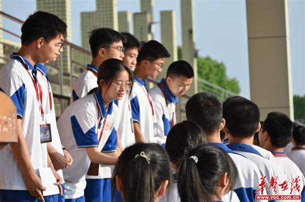 桃源二中高二年级举行"比学赶超"学习竞赛启动仪式