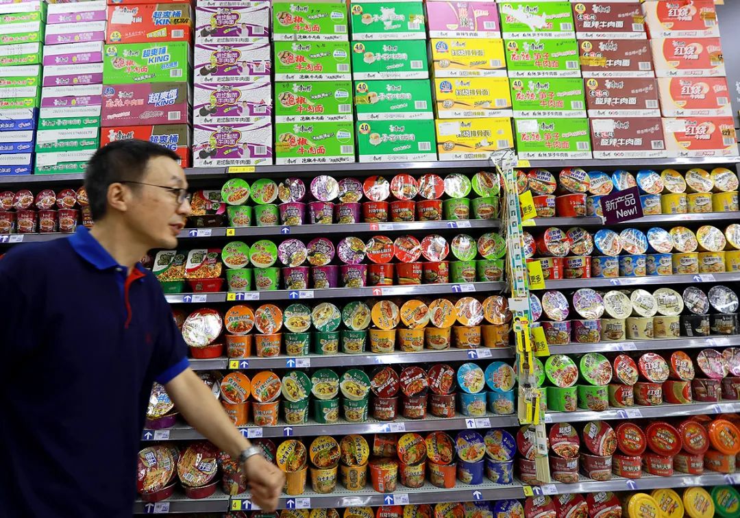 有超市工作人员称每桶已上涨0.5元|康师傅_新浪财经_新浪网