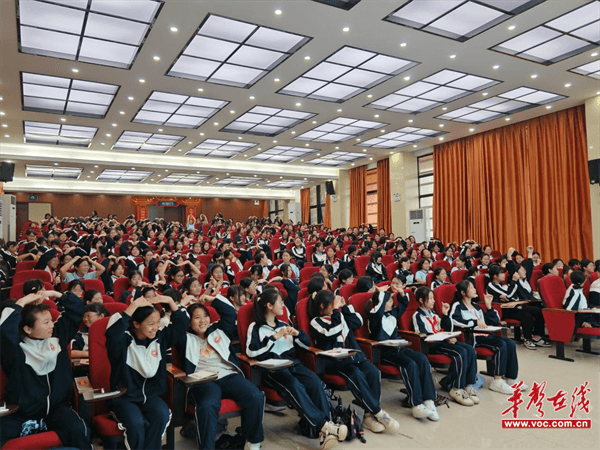 初心护蕾 守护花开  长沙市一中九华中学开展青春期女生活动