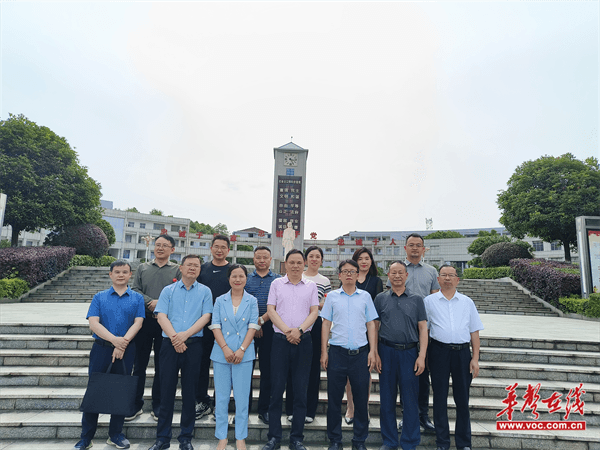 长沙市桃源商会赴桃源一中参观交流 共话教育发展