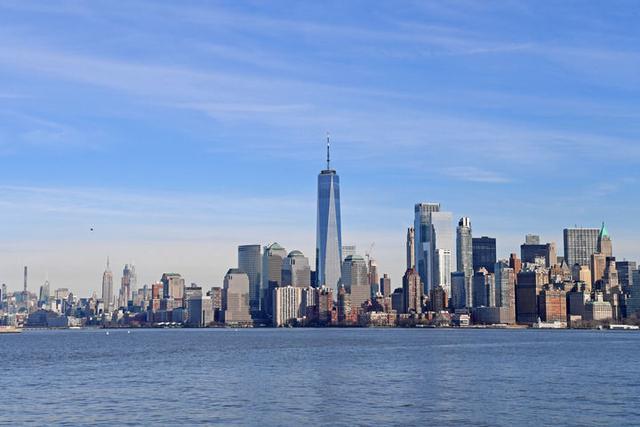这是2024年2月15日拍摄的美国纽约曼哈顿天际线。新华社记者 李睿 摄