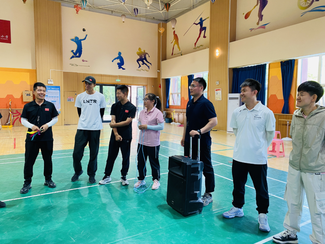 未央区红旗小学体育老师指导经开三小"三跳"项目活动纪实