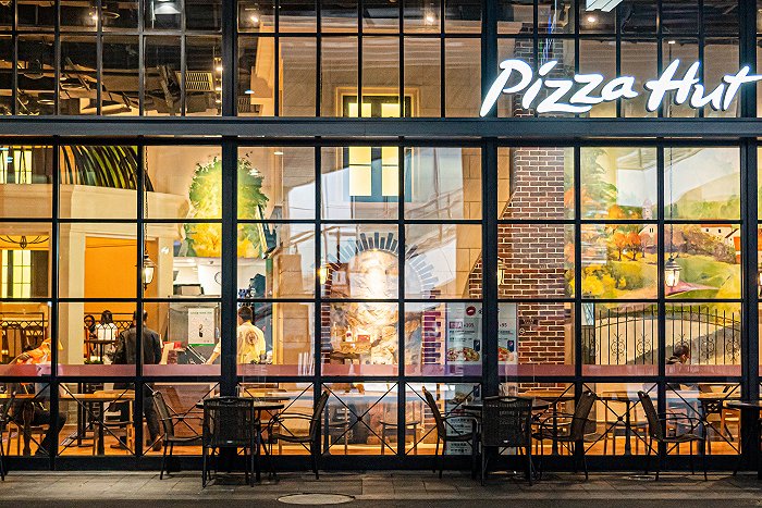 必胜客开出更平价的餐厅,发出什么信号?