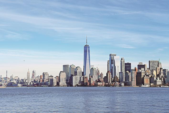 游客在苏州平江历史文化街区休闲游玩(2024年4月18日摄,无人机照片).