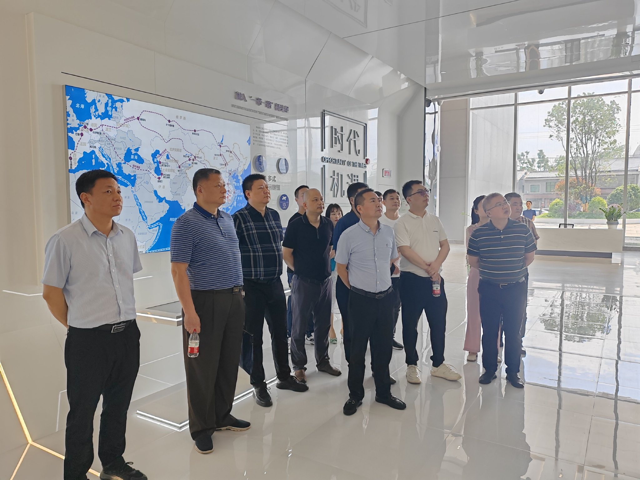 考察团一行先后参观了湖南湘江新区金龙先导区湘江智造中心规划展示